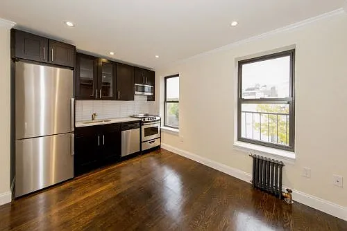445 E 9th St #3N — Photo 3