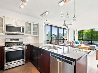 1 Renaissance Sq #401, New Westminster, BC V3M0B6