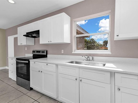 3rd image of 22335 Lasalle Rd