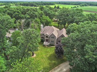 27652 Hunters Ln, Sycamore, IL 60178