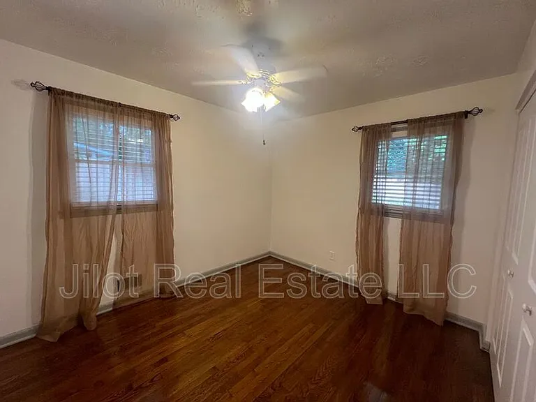 2485 Jefferson Ter — Photo 7