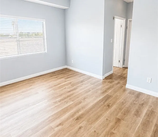 7900 Woodman Ave #105 — Photo 19