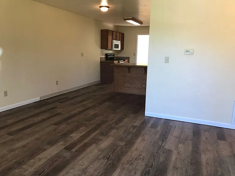 2 Bedroom 2 Bathroom Home — Photo 3