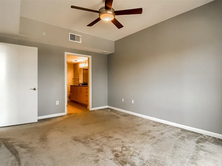 54 Rainey St #1109 — Photo 15