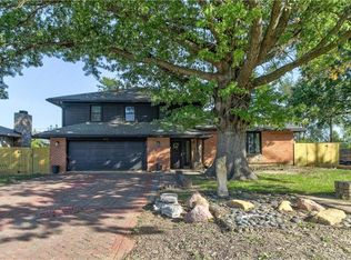 620 NE Applewood St, Lees Summit, MO 64063