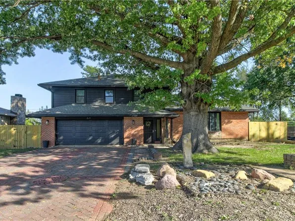 620 NE Applewood St, Lees Summit, MO 64063