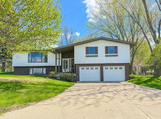 923 Summit Dr, Fairmont, MN 56031