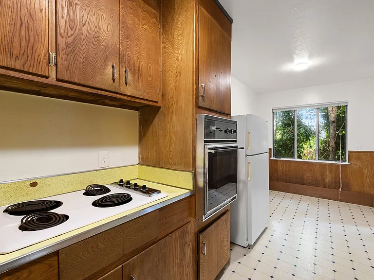 2540 Benvenue LLC — Photo 11