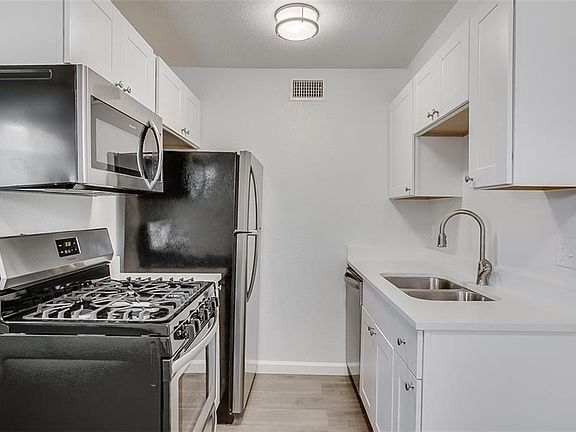 4th image of 4927 San Jacinto St APT 206