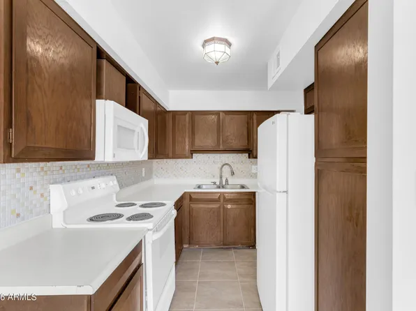 2221 W FARMDALE Avenue #17, Mesa, AZ 85202