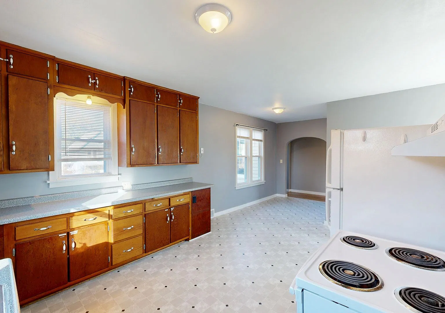 111 & 111 1/2 N Black River St. — Photo 4