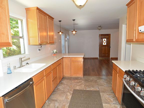 3rd image of 1039 Adelaine Ave