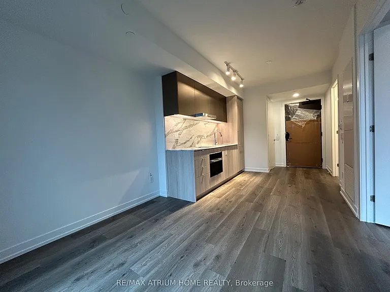 771 Yonge St #505 — Photo 11
