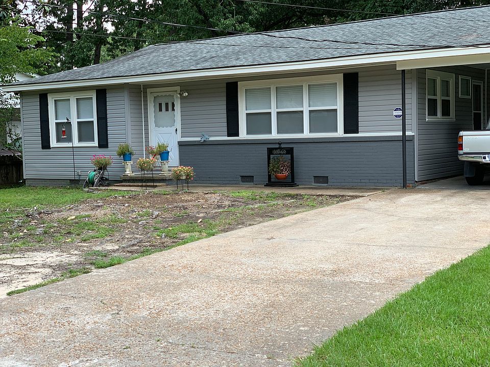 1st image of 114 Oak Park Dr