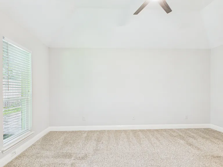 1405 Meadowbrook Dr — Photo 10