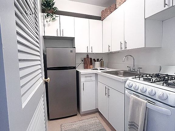 5th image of 25 W 13th St APT 6KS
