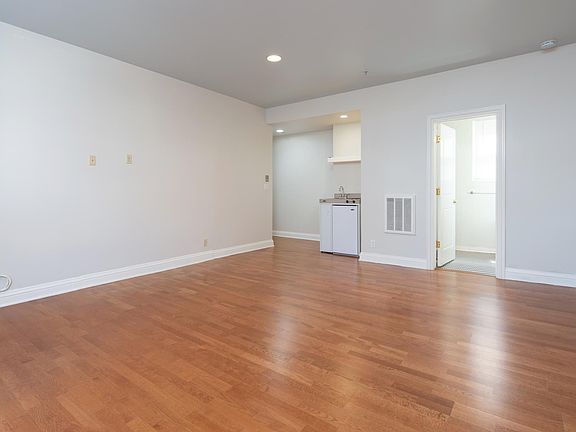 5th image of 725 Pine St APT 303