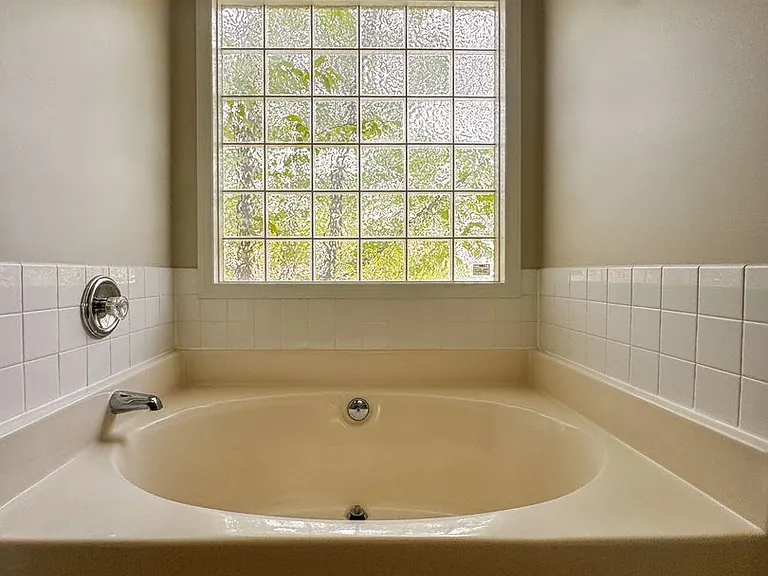 214 Somerset Dr — Photo 17