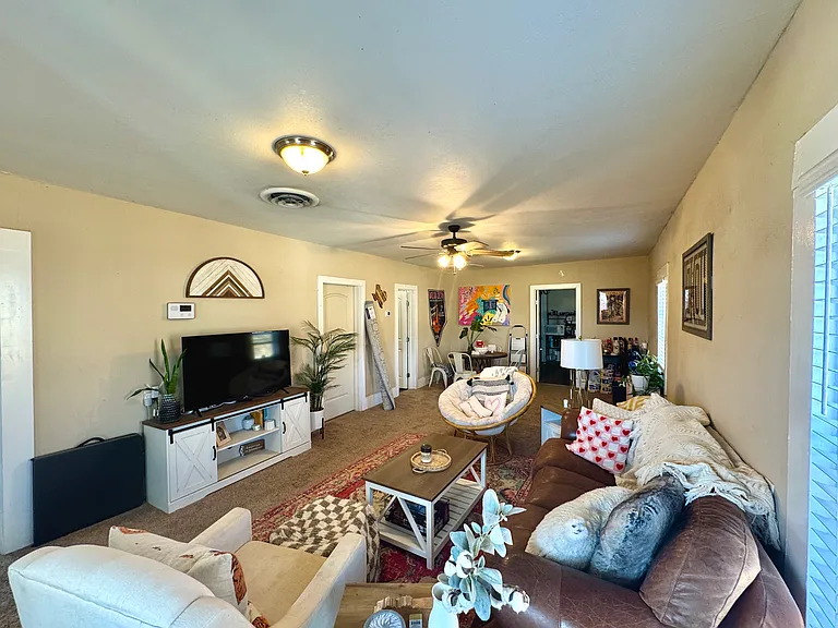 1287 W Frey St — Photo 6