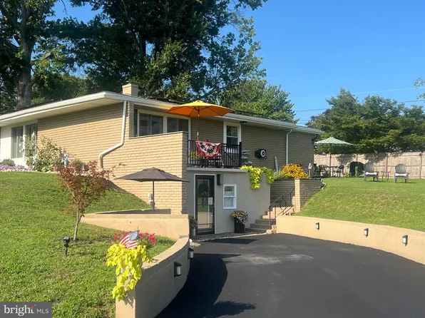 110 Griffith Dr, Douglassville, PA 19518