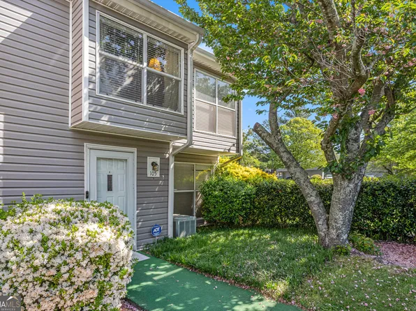 105 Governors Dr, Forest Park, GA 30297