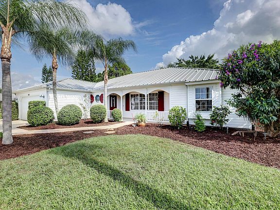 2nd image of 545 NE Solida Cir