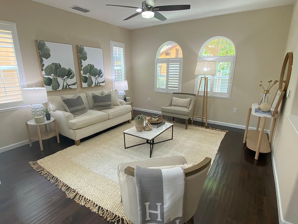 Living room - Lot of natural light
