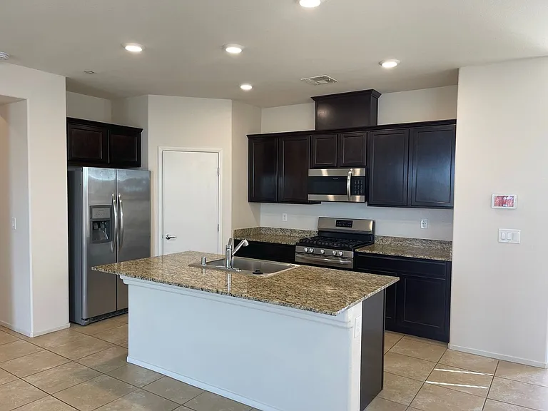 2124 Del Aqua Ave — Photo 11