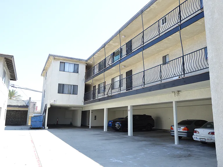 11968 York Ave #8 — Photo 4