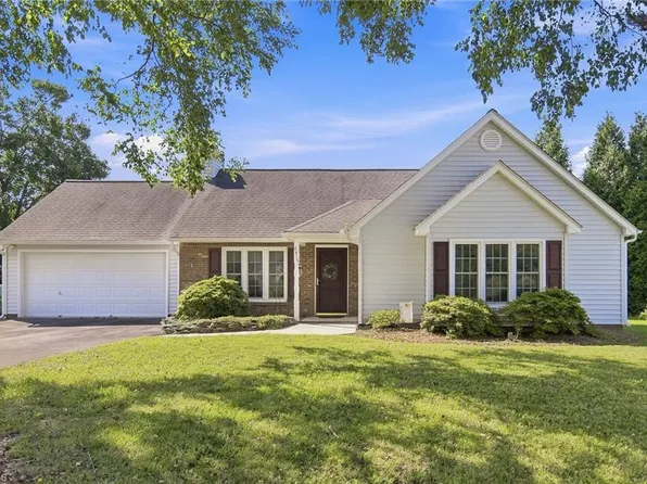 6315 Hampton Knoll Rd, Clemmons, NC 27012