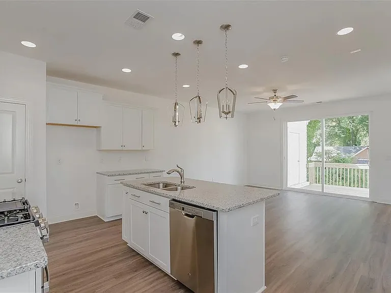 176 Silver Hill St — Photo 4