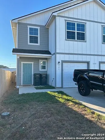 3 bed, 2.5 bath, 2576 sqft, $1,900 — Photo 1