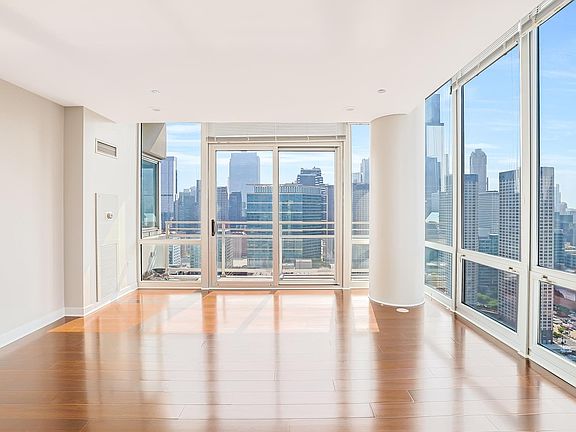3rd image of 737 W Washington Blvd APT 3307