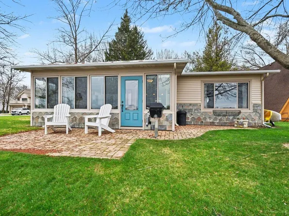 5940 E George St, Syracuse, IN 46567