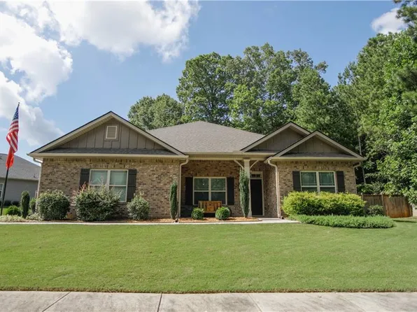 523 Brooks Village Dr, Pendergrass, GA 30567