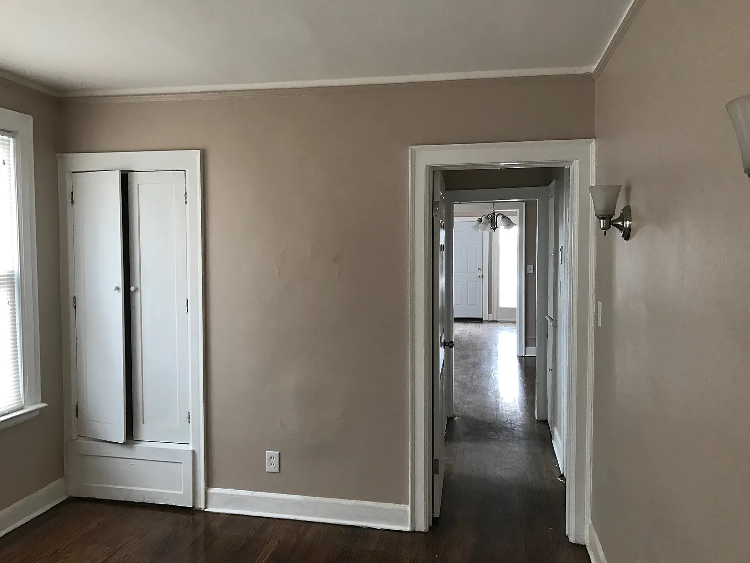 3235 W Grand St — Photo 2