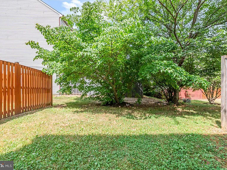 11304 Southlakes Dr — Photo 32