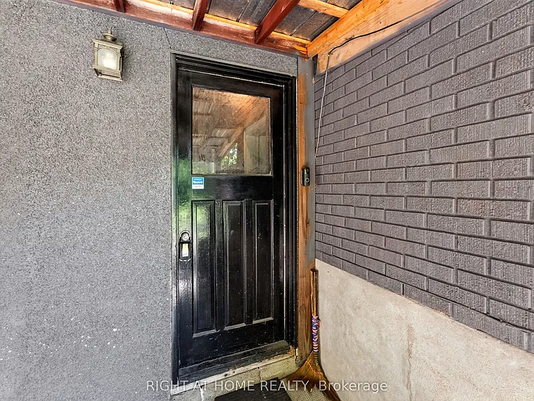 60 Westwood Dr — Photo 3