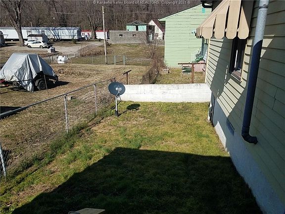 5th image of 105 Grady St
