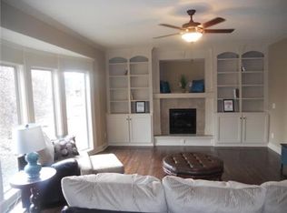 9602 N Elm Ct, Kansas City, MO 64157