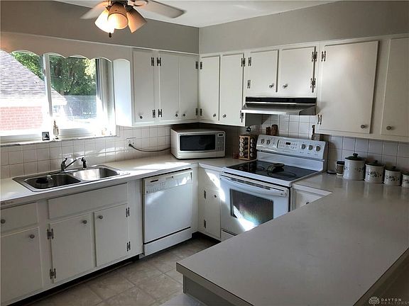 3rd image of 1202 Parkway Dr