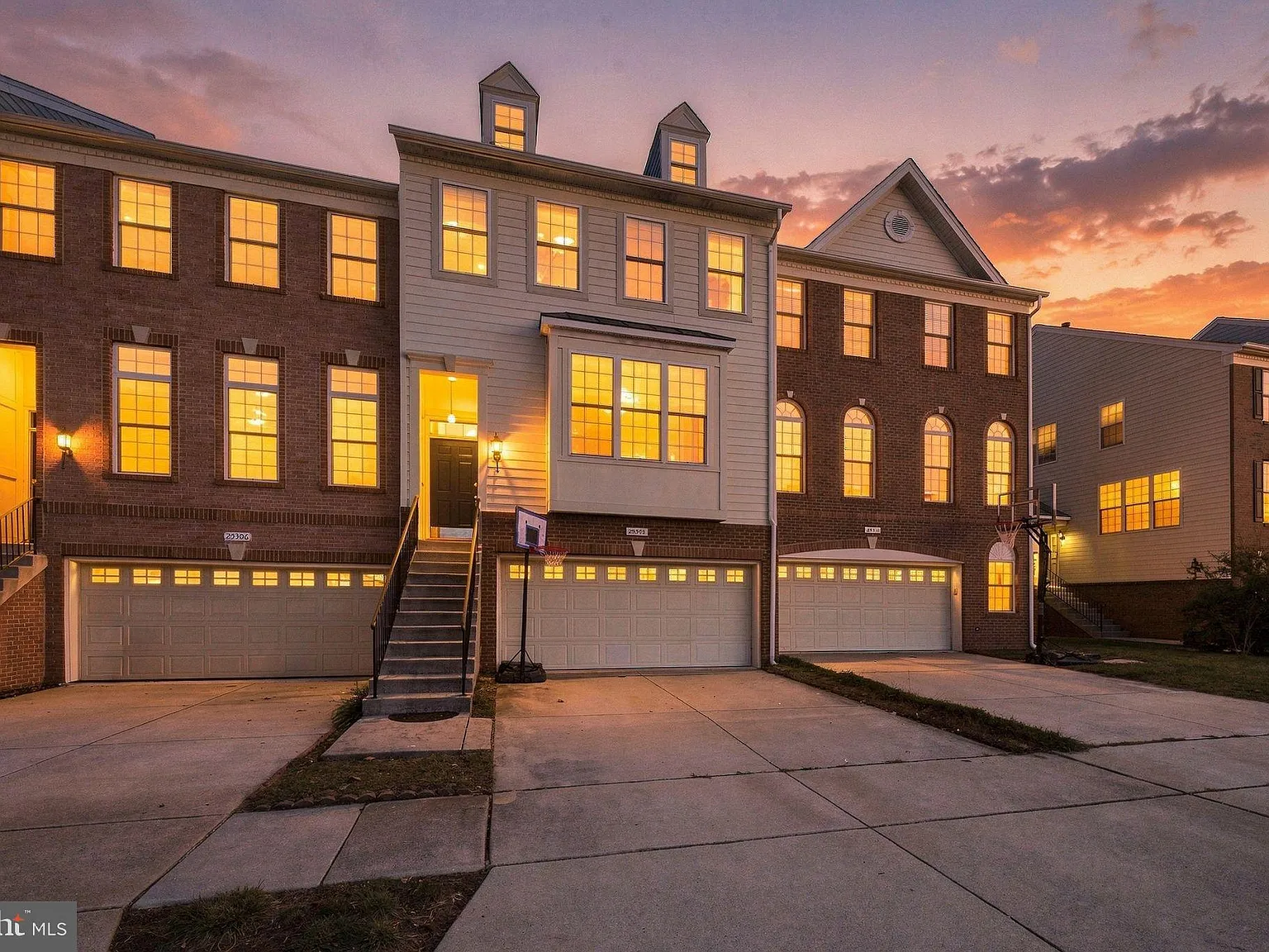 3 bed, 4.0 bath, 2301 sqft, $3,400 — Photo 1