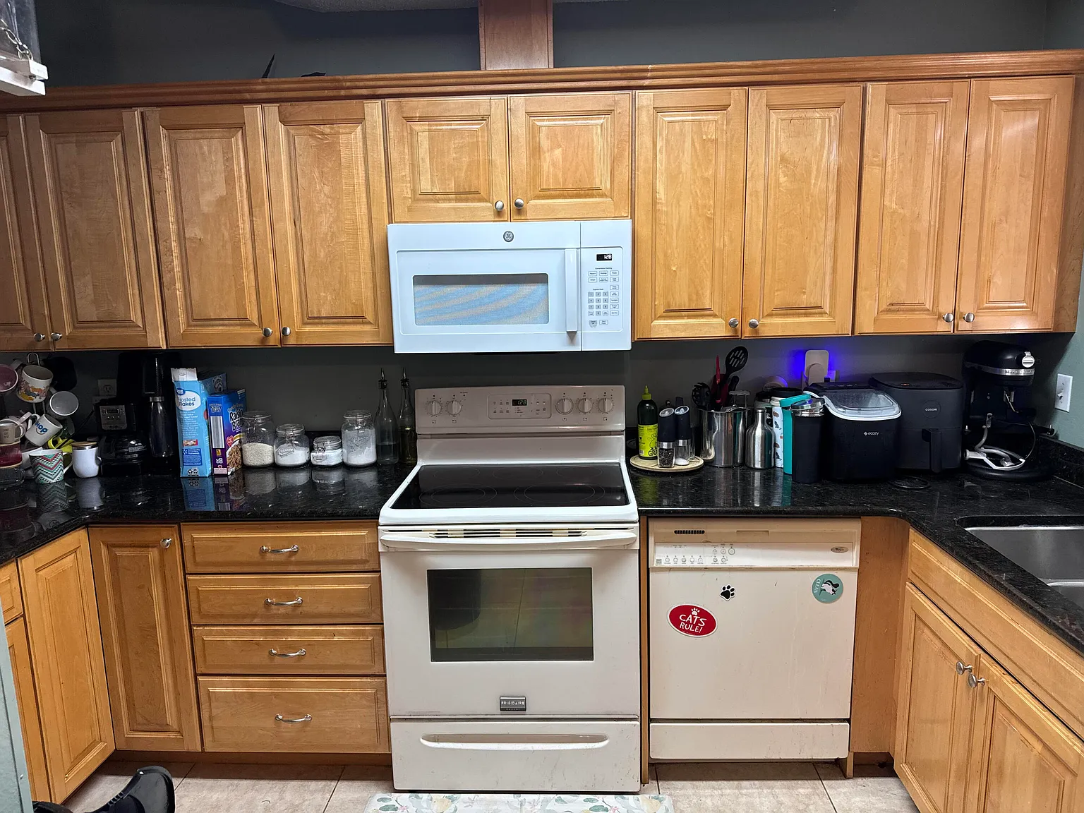 2 bed, 2.0 bath, 1156 sqft, $2,200 — Photo 2