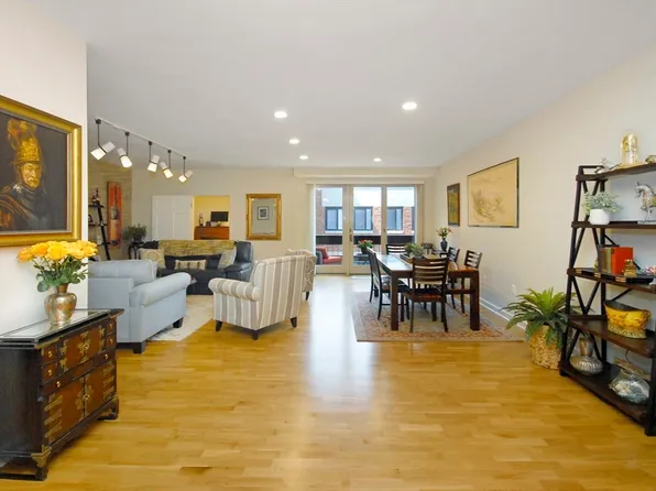 100 Keyes Rd APT 305, Concord, MA 01742