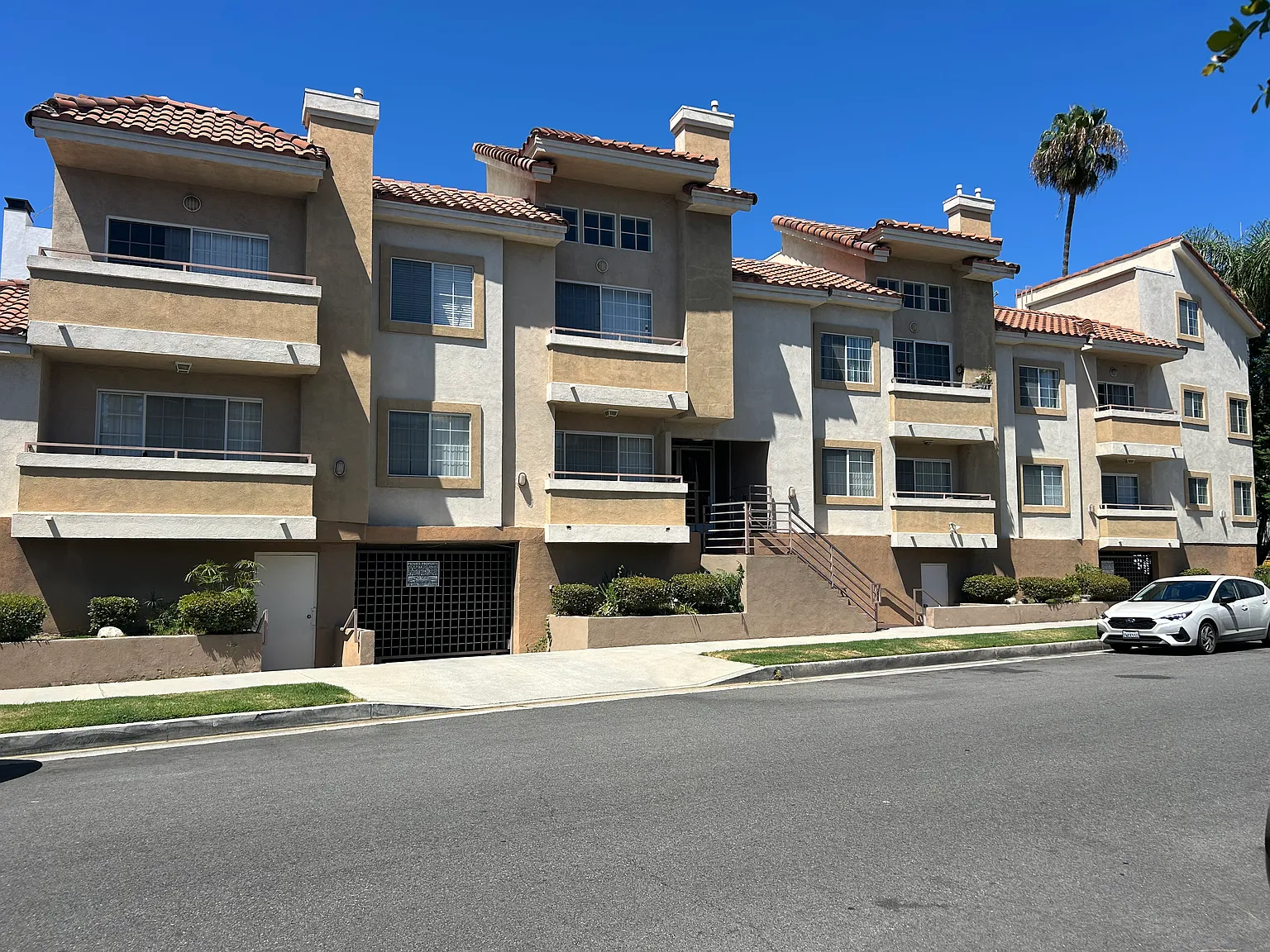 2 bed, $3,250 — Photo 1