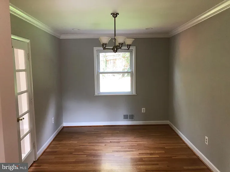 2701 Lorcom Ln — Photo 4