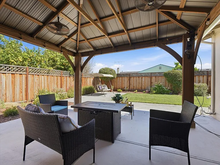 5711 Hillbright Cir — Photo 15