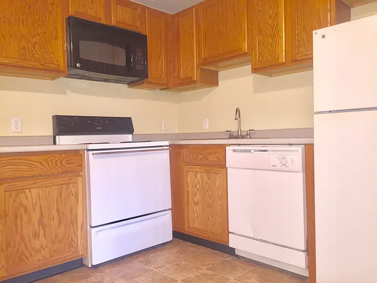 3I5 Revere St — Photo 2
