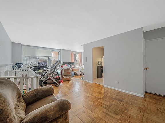 4th image of 745 E 31st St #2B