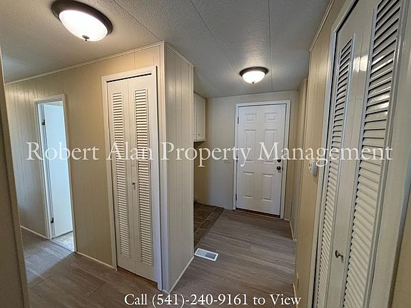 3rd image of 4008 NE Riverside Ave